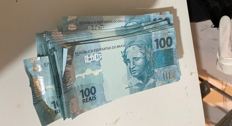 Notas de dinheiro falso apreendidas pela PF em operação no DF, ES e SP