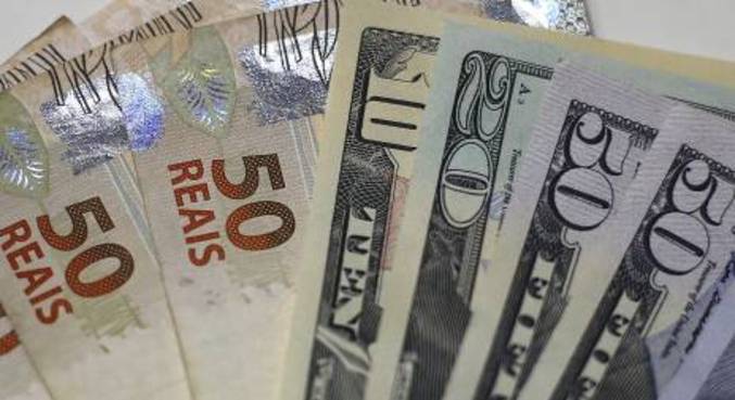 O dólar à vista fechou em queda de 1,08%, a R$ 5,051 na venda