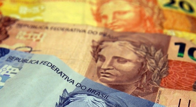 Salário mínimo será de R$ 1.212 neste ano de 2022
