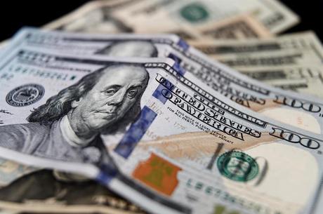 Gastos no exterior foram de apenas R$ 284 mi em outubro
