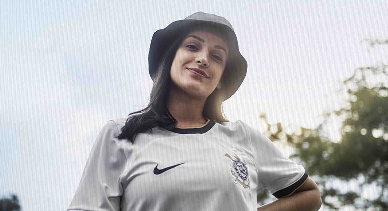 Nova camisa do Corinthians homenageia o ano vitorioso de 2012. 