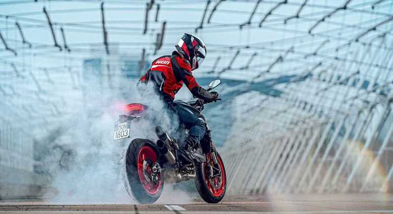 Nova Ducati Monster chega ao Brasil com motor de 111 cavalos por R$ 87 mil  - 05/08/2022 - UOL Carros
