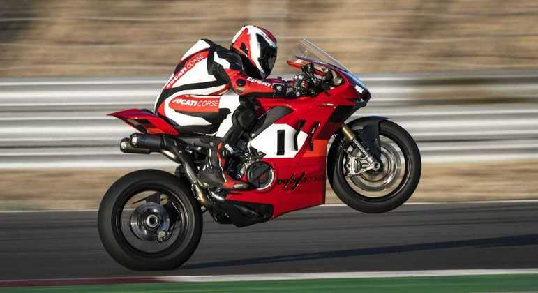 Ducati Panigale V4 R 2023 tem 218 cv de potência
