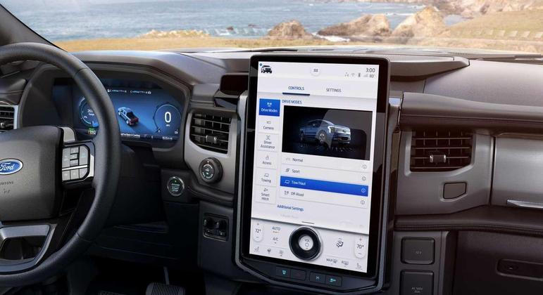 Internamente a novidade tem estilo parecido com o da F-150 atual