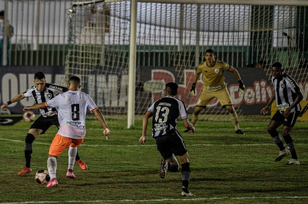 Botafogo Vira Nos Acrescimos Sobre O Nova Iguacu Em Saquarema Rj Futebol R7 Campeonato Carioca