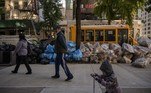 Lixo se acumula em Nova York em protesto contra exigência de vacinaVEJA MAIS