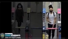 Homem chuta mulher em escada rolante no Metrô de Nova York 
