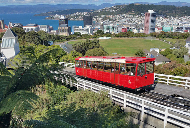 Nova Zelândia - Oceania - 4,9 milhões de habitantes em 268.800 km2.  Capital- Wellington 