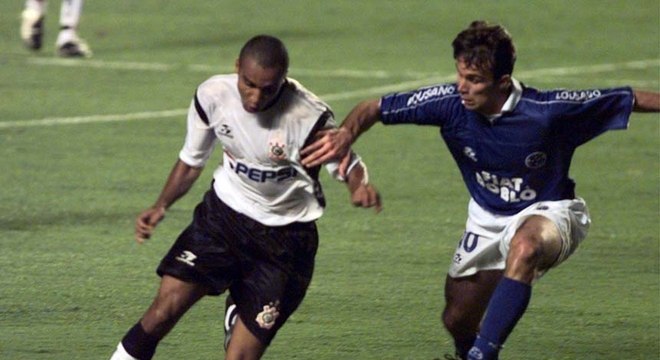 Novamente pelas oitavas da Copa do Brasil, de 2002, o Timão levou a melhor ao empatar no Morumbi em 2 a 2 e bater o Cruzeiro em pleno Mineirão por 3 a 2, na campanha que acaba