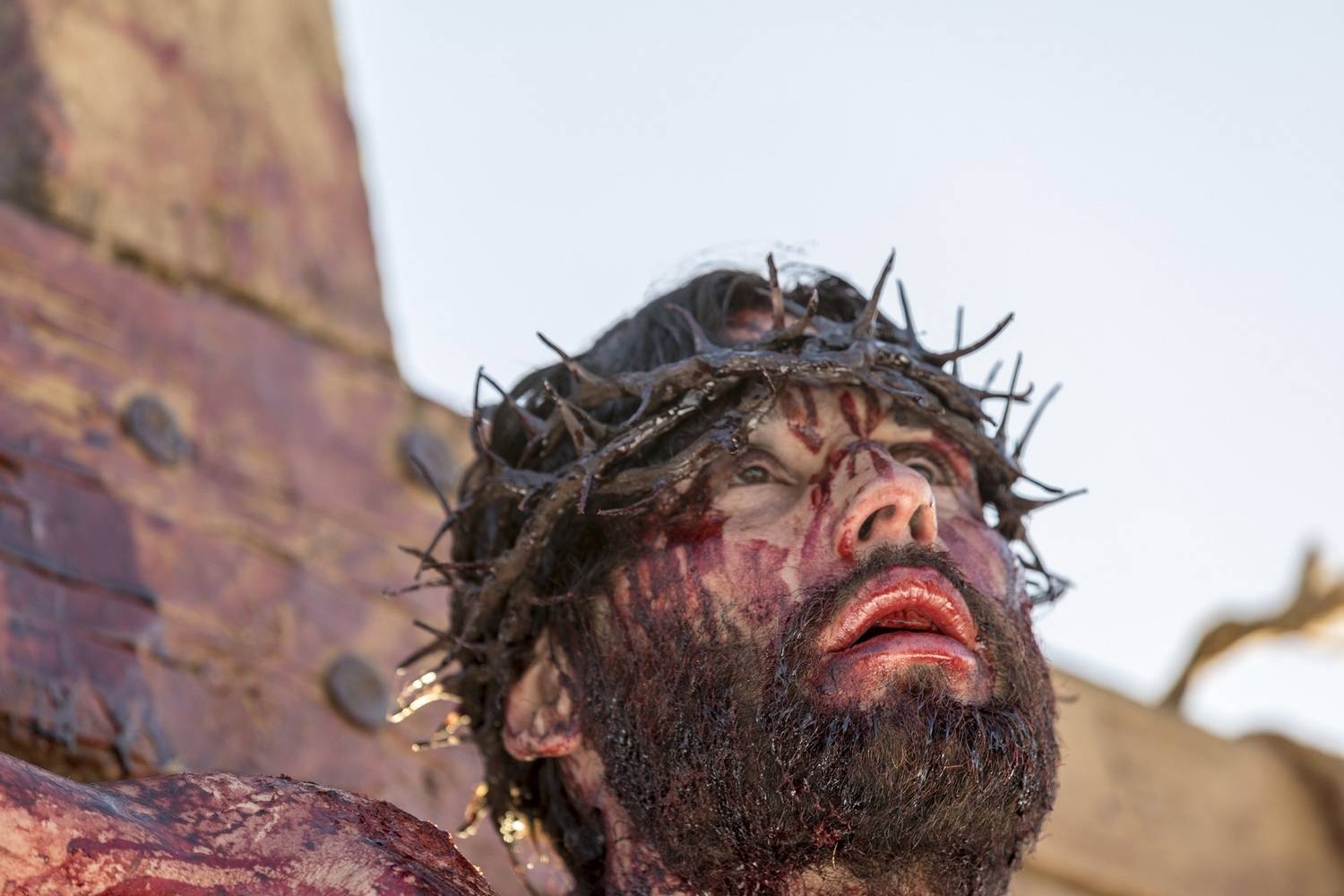 Jesus é crucificado entre os ladrões Dimas e Gestas - Fotos - R7 ...