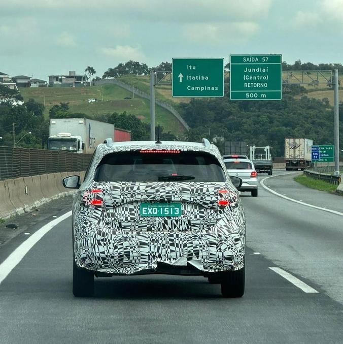 Na traseira o T-Cross 2024 deve trazer novas lanternas com estilo translúcido