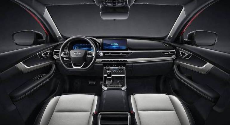SUV tem central multimídia de 9 polegadas com conexão com Android Auto e Apple CarPlay