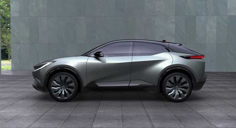 Toyota bZ Compact SUV Concept mede 4,53 metros de comprimento, 1,56 m de altura e 1,88 m de largura