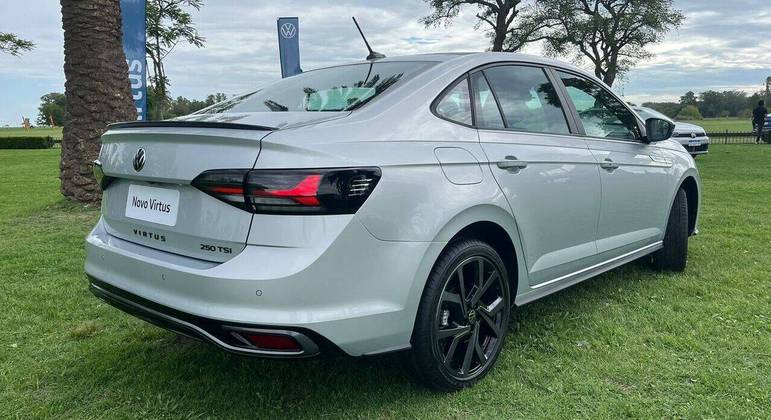Versão Exclusive tem rodas de 18 polegadas com acabamento escurecido