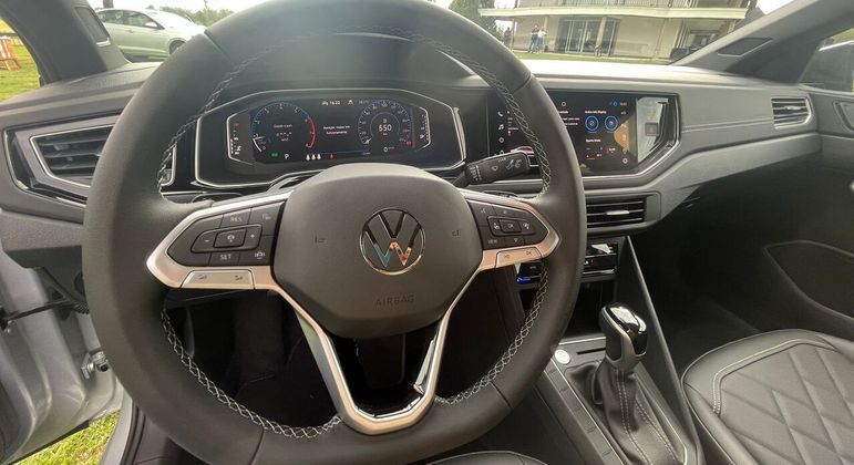 Central multimídia tem 10,1 polegadas com sistema VW Play com conexão com Android Auto e Apple CarPlay