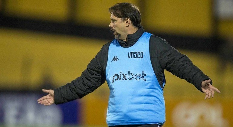 Maurício Souza conheceu sua primeira derrota sob o comando do Vasco e a primeira da equipe na Série B