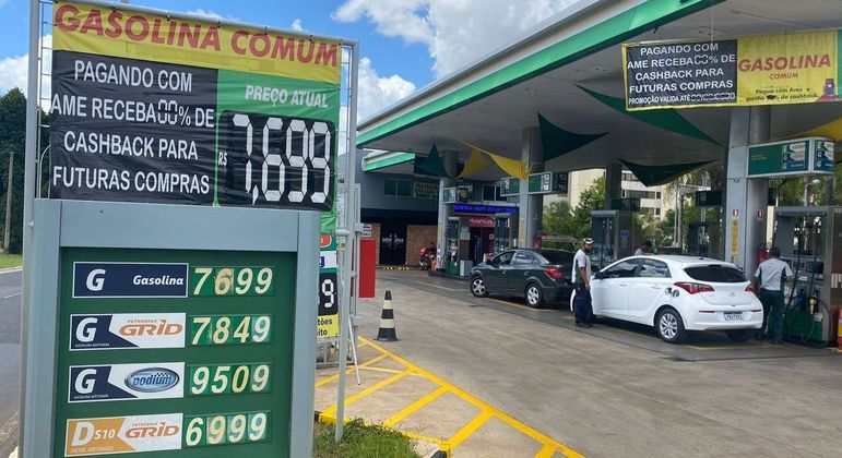 Gasolina aditivada chega a R$ 9,50 nesta sexta-feira (11)
