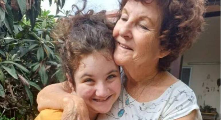 Noya e sua avó, Carmela