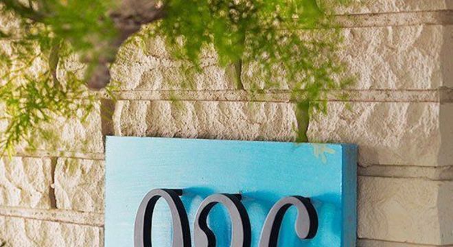 Número de casa em azul e preto