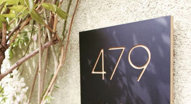 número de casa em madeira