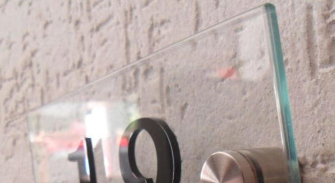 Número de casa em vidro