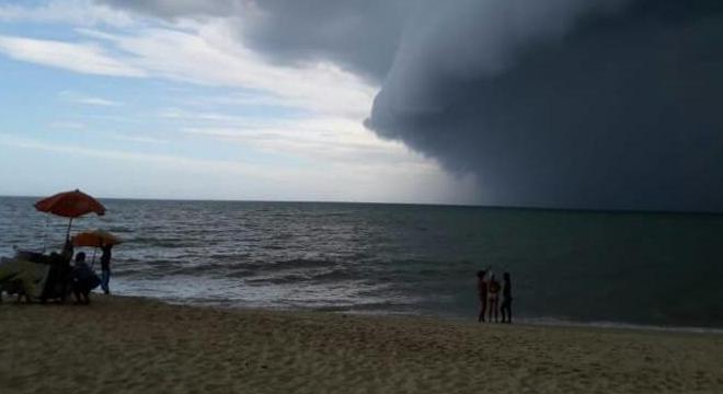 Turistas compartilharam imagens de nuvens densas em Porto Seguro (BA)