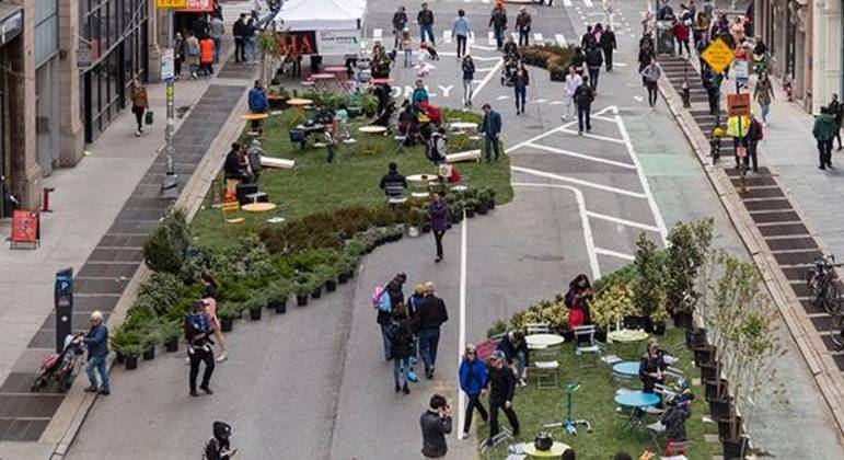Rotas de bicicleta e jardins com área de descanso em Nova York: iniciativas surgiram após Dia Mundial Sem Carro