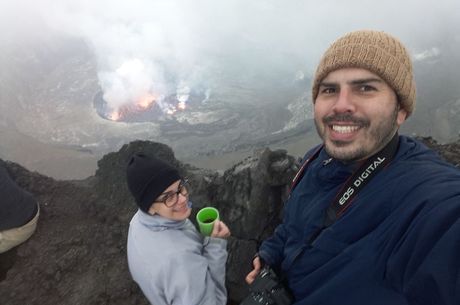 André na cratera do Nyiragongo, na África