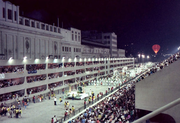 O acervo de Rafael Cosme também guarda parte do início da história das escolas de samba, no fim dos anos 1920, e da criação da Marquês de Sapucaí, em 1984, que se tornou o grande palco dos desfiles das maiores agremiações Rio.