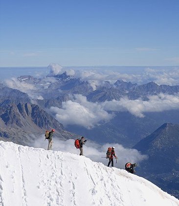 O alpinismo, apesar do perigo, é praticado por milhares de pessoas no planeta. Assim como o Aconcágua, várias montanhas são muito procuradas por quem deseja conquistar picos elevados. Veja algumas delas.