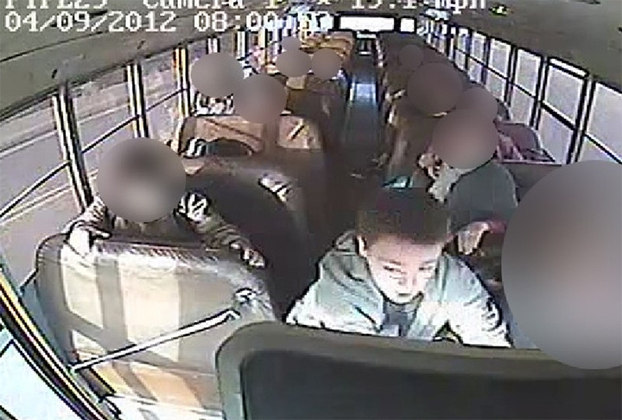 O aluno Jeremy Wuitschic, de 13 anos, assumiu a condução do ônibus escolar quando o motorista teve uma convulsão. 