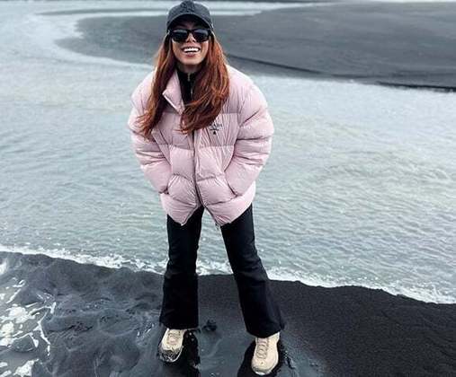 O aniversário de Anitta ainda dá o que falar. A Poderosa completou 30 anos no último dia 30 e foi comemorar na Islândia, de forma bem reservada, apesar dela postar registros da viagem. Ela aproveitou o embalo para tirar alguns dias de férias.