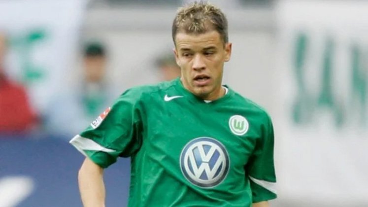O ano de 2003 ficou marcado pela transferência do jogador para o Wolfsburg.
