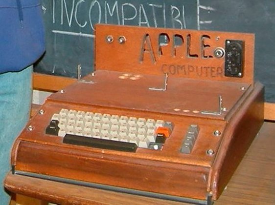 O Apple I foi lançado em 1976. 