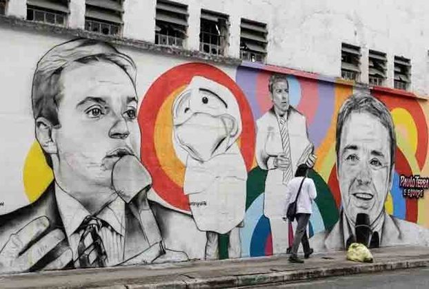 O artista plástico Paulo Terra rendeu tributo a Gugu Liberato com grafite em muro do bairro da Barra Funda, zona oeste de São Paulo. Os desenhos retratam fases diversas da carreira do apresentador, morto em novembro de 2019.
