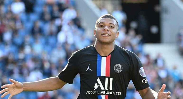 O astro do Paris Saint-Germain sempre é um dos nomes badalados a cada janela. Mbappé tem constantemente seu nome ligado ao Real Madrid e não deve ser diferente em janeiro, mesmo a seis meses do fim de seu contrato. Apesar disso, o clube francês ainda tem esperança de renovar o contrato do jogador. 