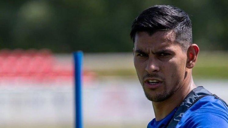 O atacante argentino Mierez tem passagens por equipes pequenas da Europa, desde que foi revelado pelo Tigre. Atualmente está no NK Osijek, da Croácia
