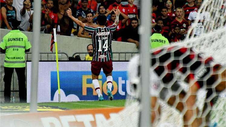 'O atacante conquistou seu espaço no elenco com o dever de substituir Fred, grande ídolo da nação tricolor, e conseguiu ser peça decisiva no Campeonato Carioca, como também nos jogos da Libertadores apesar da desclassificação do Fluminense.'