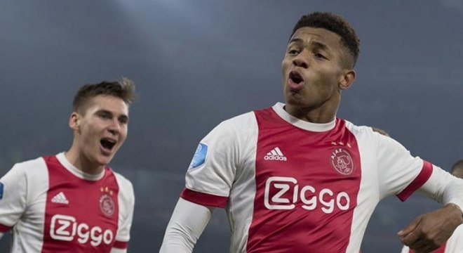 O atacante David Neres, de 21 anos, que é um dos principais destaques do Ajax da Holanda, é também candidato a uma oportunidade na seleção brasileira durante essa fase de renovação (Foto: Reprodução/Twitter)