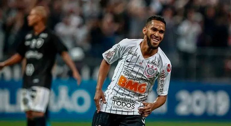 O atacante Everaldo foi emprestado pelo Timão ao América-MG até o fim desta temporada. 