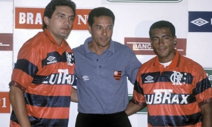 O atacante foi criado no Vasco, mas depois de ser eleito o melhor do mundo voltar ao Brasil, decidiu vestir a camisa do rival Flamengo, onde foi bem e também se tornou ídolo. 