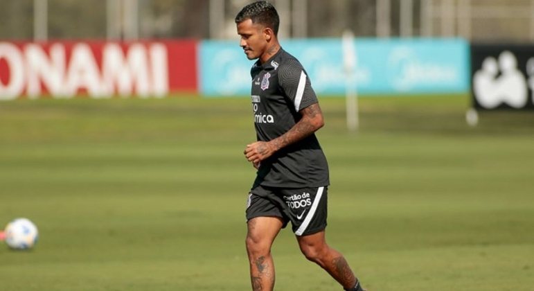 O atacante Marquinhos foi outro corintiano que rescindiu amigavelmente com o clube do Parque São Jorge para acertar com o Cuiabá. Nesse caso, o Timão manteve 30% dos direitos economicos.  