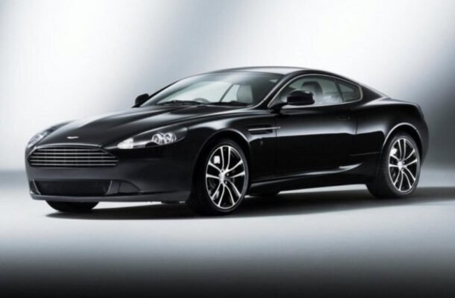 O atacante português também já comprou uma Aston Martin DBS. Este modelo britânico gira em torno de 1,2 milhão de reais. Foto: Divulgação