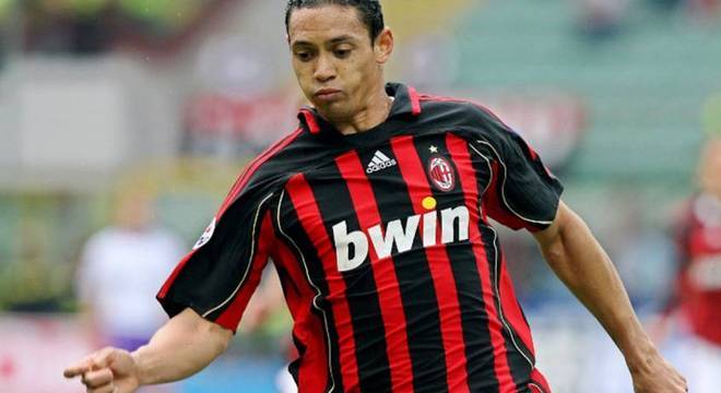 O atacante Ricardo Oliveira foi bem na Espanha e na Itália. Foi campeão da La Liga em 03-04 e da Champions pelo Milan em 06-07.