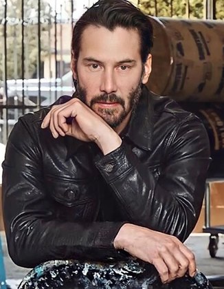 Keanu Reeves presta homenagem discreta e emocionante a colega que