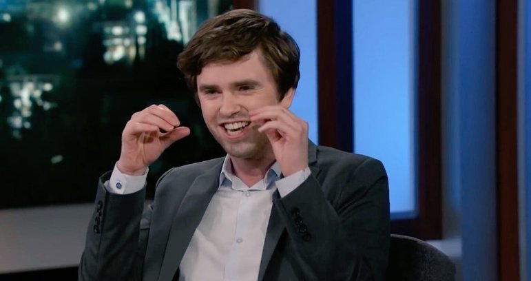  O ator britânico Freddie Highmore, 30 anos, de “The Good Doctor