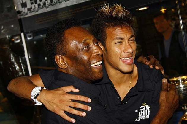  O atual atacante do PSG é cria do Santos, clube que tem em Pelé seu maior ídolo. Desde pequeno, Neymar é fã do Rei.