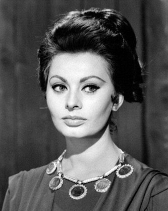 O auge da carreira de Loren foi na década de 60, quando a atriz se tornou uma das mais populares do mundo, estrelando filmes na Europa e nos EUA. Ela foi casada por 50 anos com o produtor de cinema Carlo Ponti, que morreu em 2007.