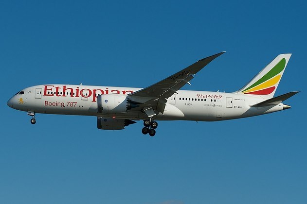 O avião do voo ET-343, um Boeing 737, passou direto sobre o aeroporto de Adis Abeba, na Etiópia, e não pousou. Motivo: os pilotos estavam dormindo. 
