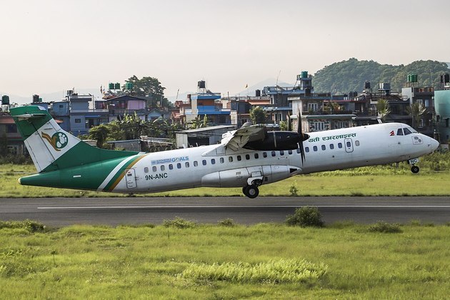 O avião era um ATR72 da companhia aérea Yeti Airlines. 
